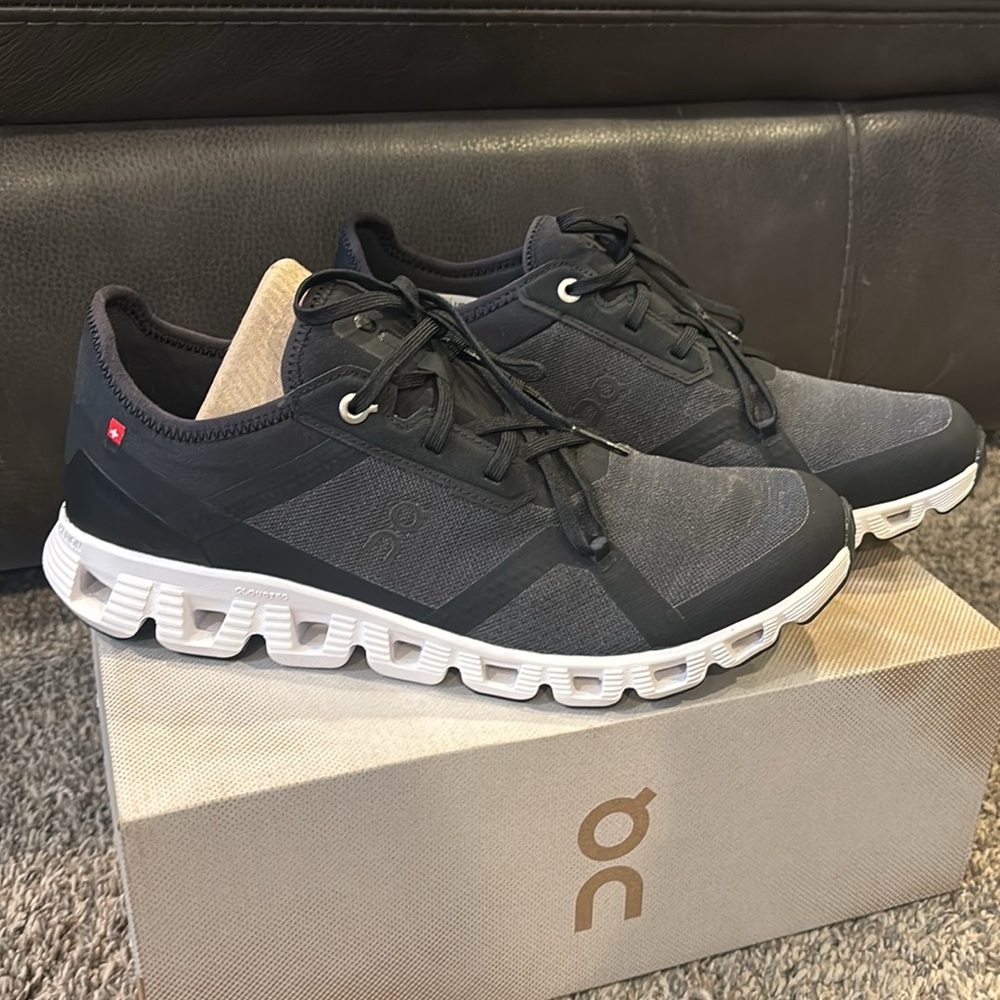On Running Men's Athletic Shoes - Black and White Pre-owned